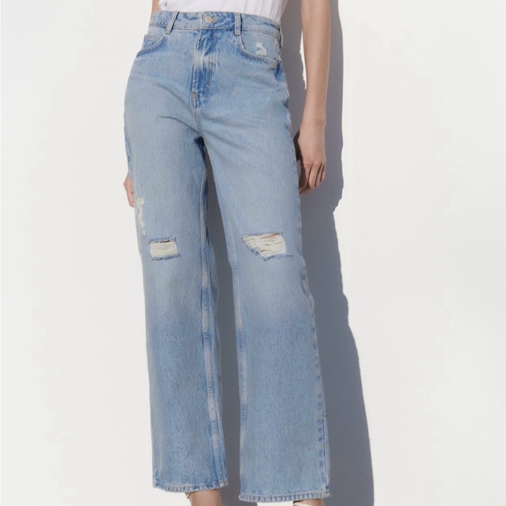 Low Rise Straight Leg Ripped Jeans Size 4